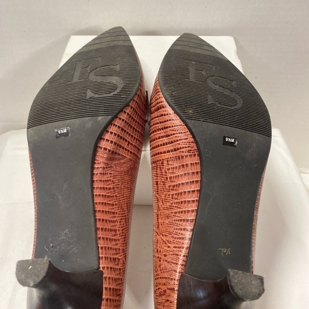 Franco, Sarto leather, pointed toe, loafer style kitten, heel dress pumps EUC - Picture 6 of 7